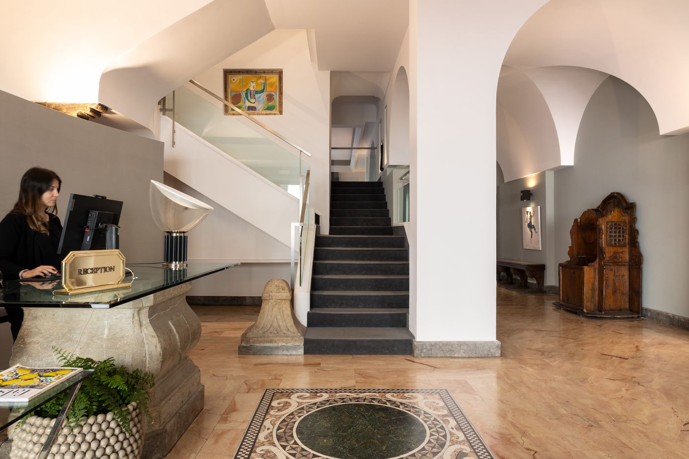 Principe-Di-Villafranca-Lobby-29