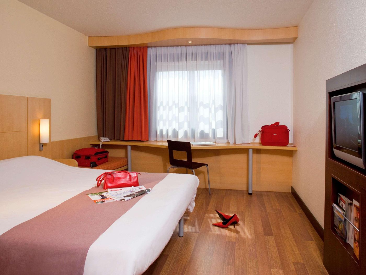 Ibis-Hotel-Heroes-Square-Room-30