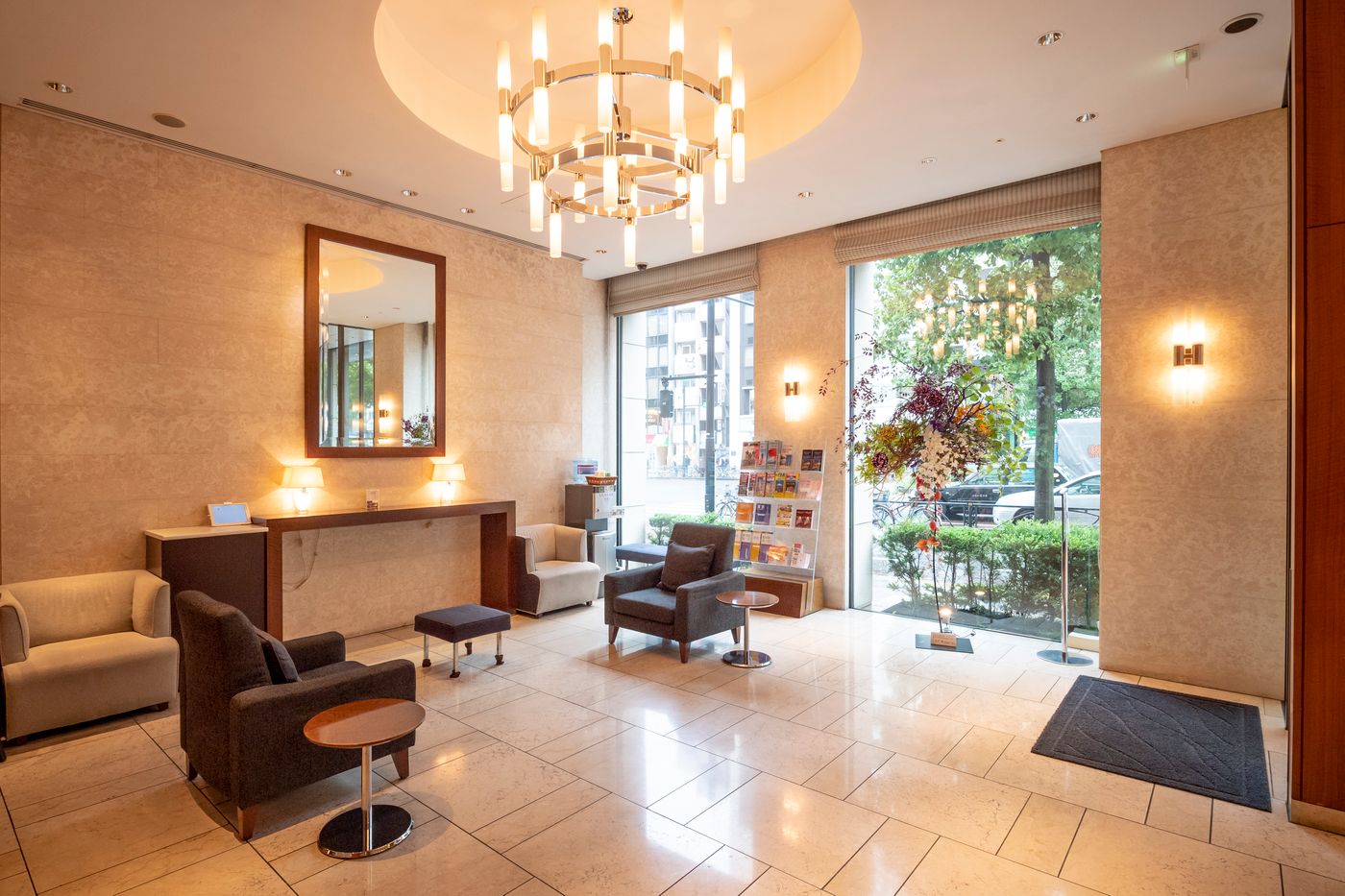 Hotel Keihan Tokyo Yotsuya-Japan-Tokyo-Lobby-4