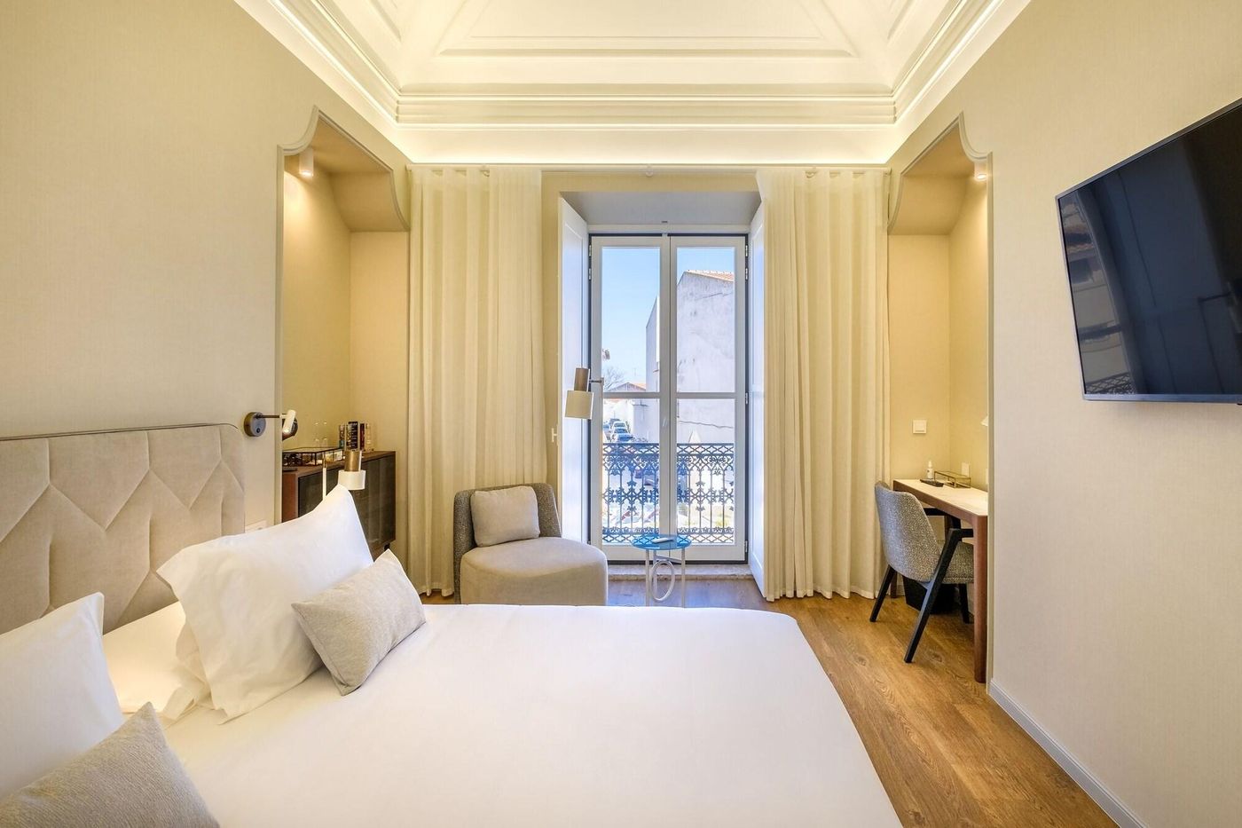 Mourasuites-Hotel-Room-10