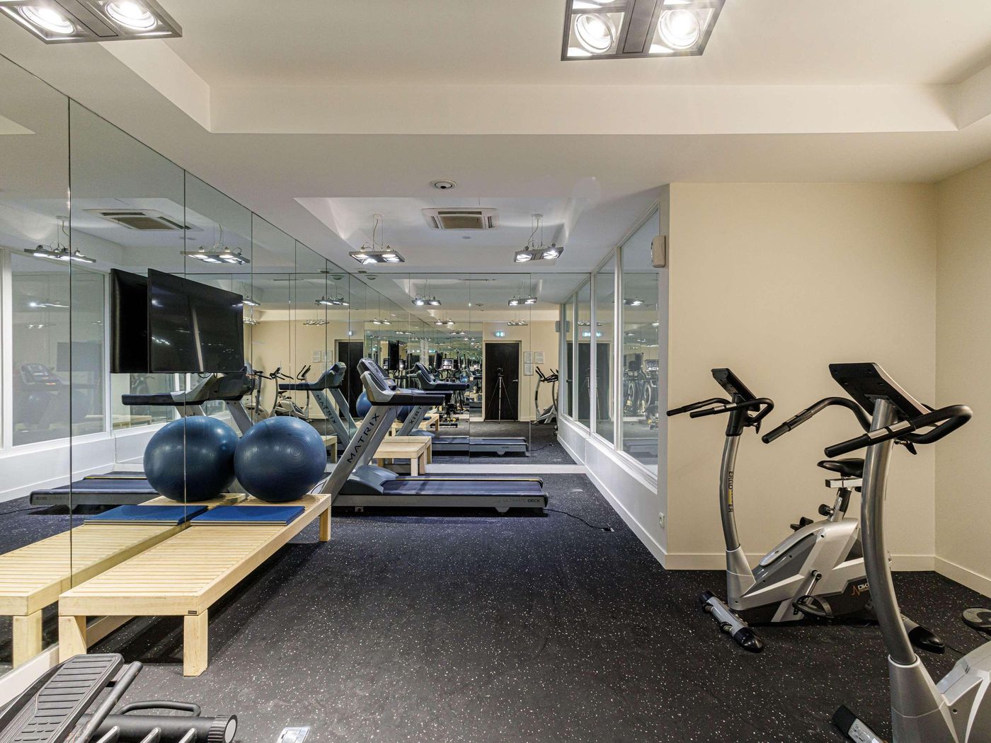 Hipark-Design-Suites-Nice-Sports-and-Entertainment-65