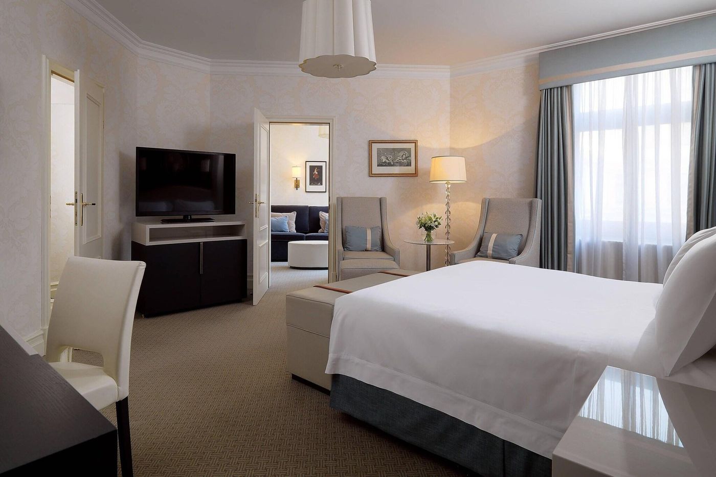 Bristol-a-Luxury-Collection-Hotel-Room-36