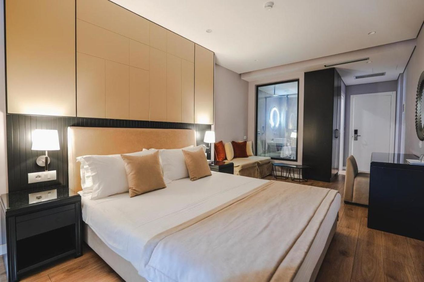 Hotel Oasis 12.12.25