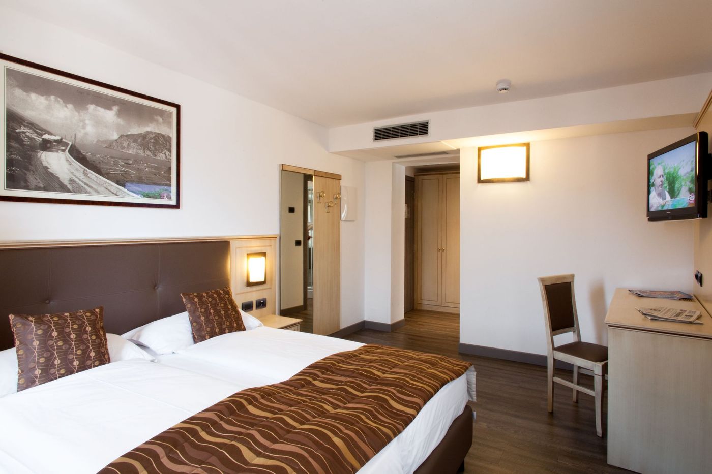 Portici - Romantik & Wellness-Italy-Riva del Garda TN-Room-3