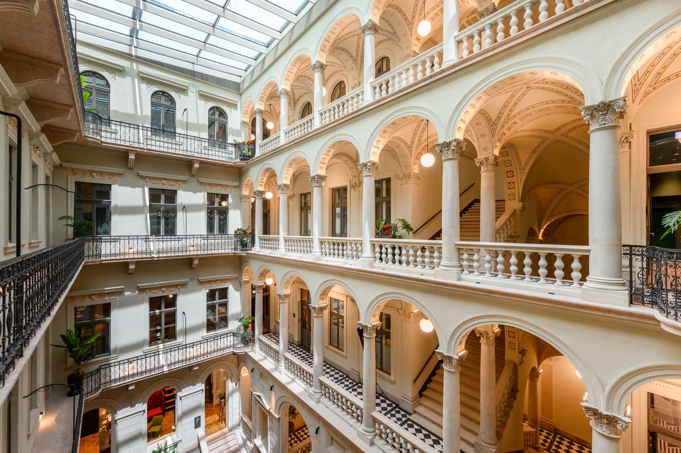 Hotel-Oktogon-Haggenmacher-Lobby-4