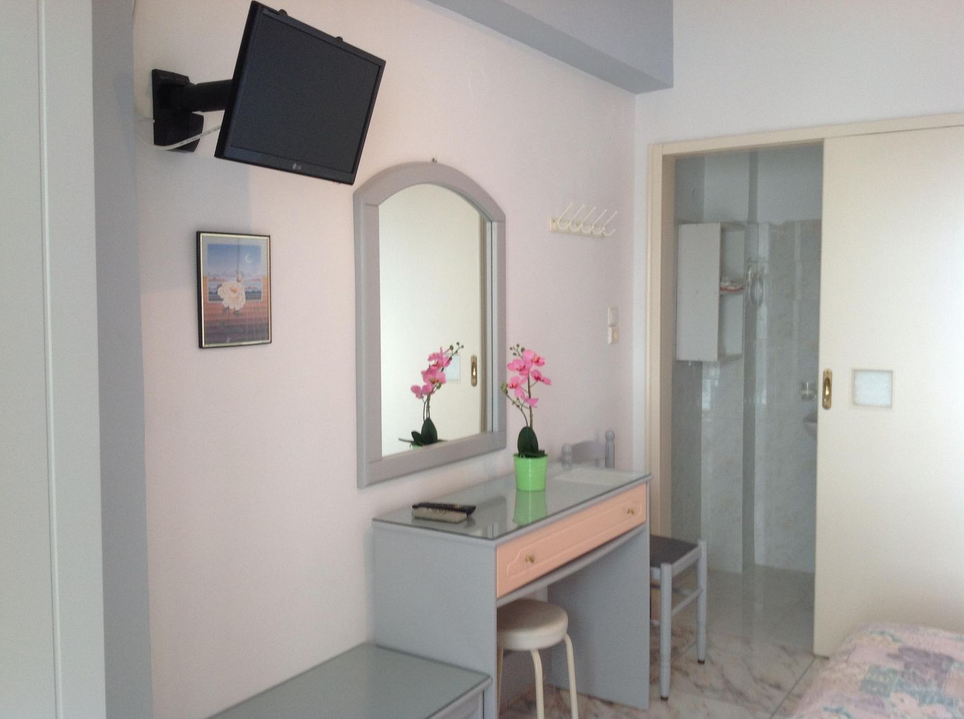 Travlos-Studios-Room-17