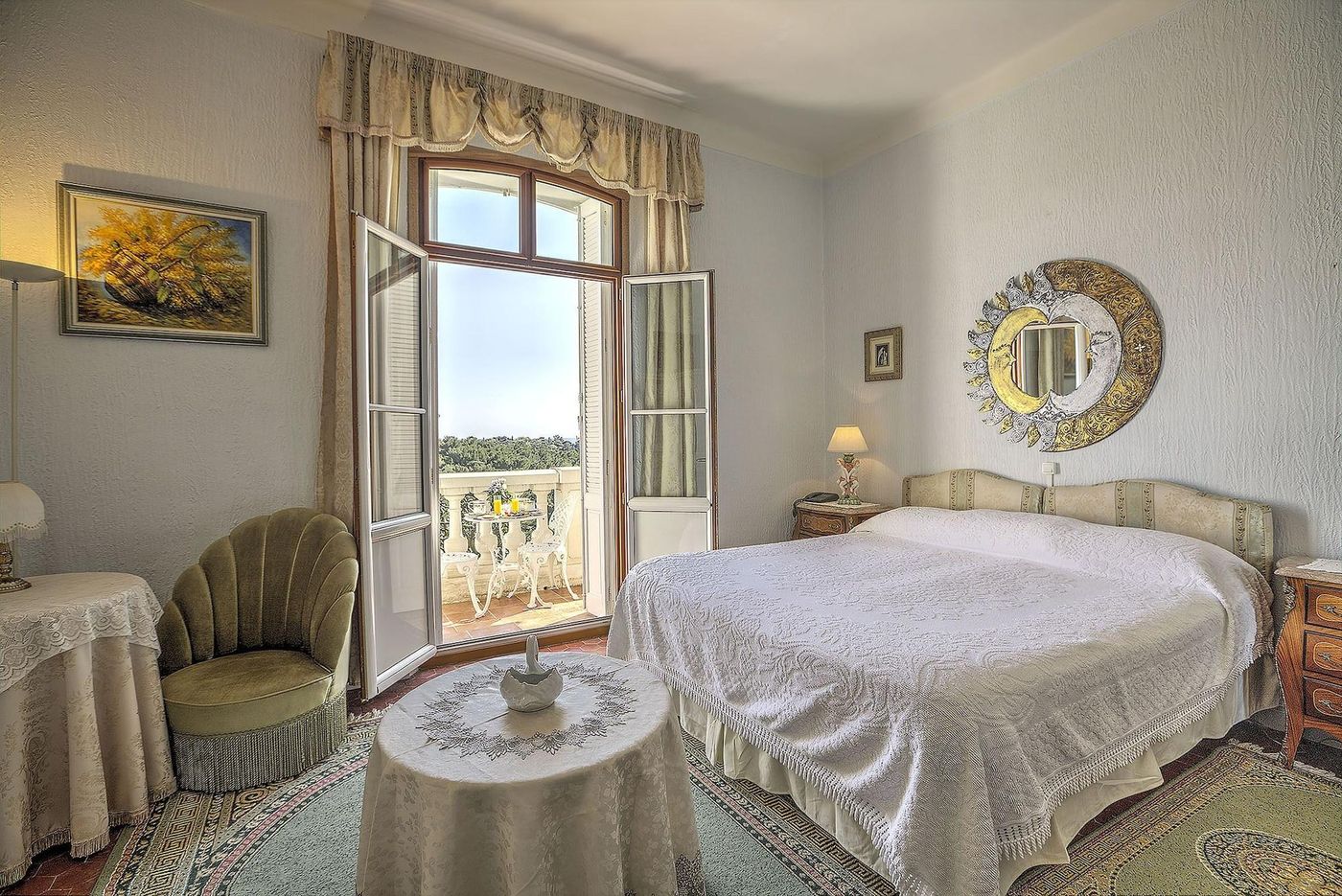 Chateau-de-Mei-Lese-Room-44