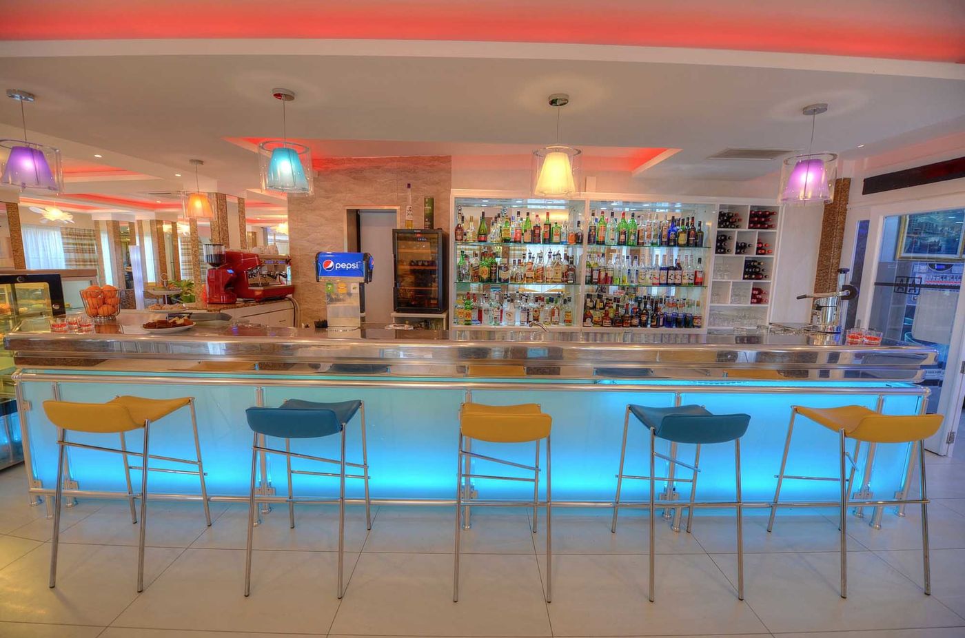 Alexandra-Hotel-Bar-28