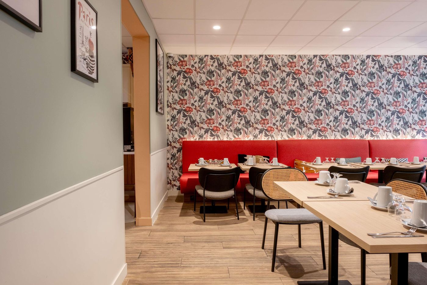 Kyriad-Par----s-10---Canal-Saint-Martin--R----publique-Restaurant-19