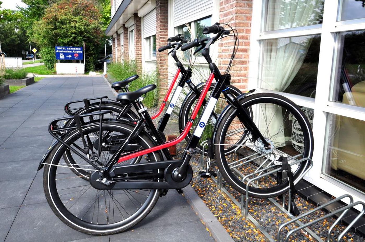 Herbergh-Amsterdam-Airport-Sports-and-Entertainment-2