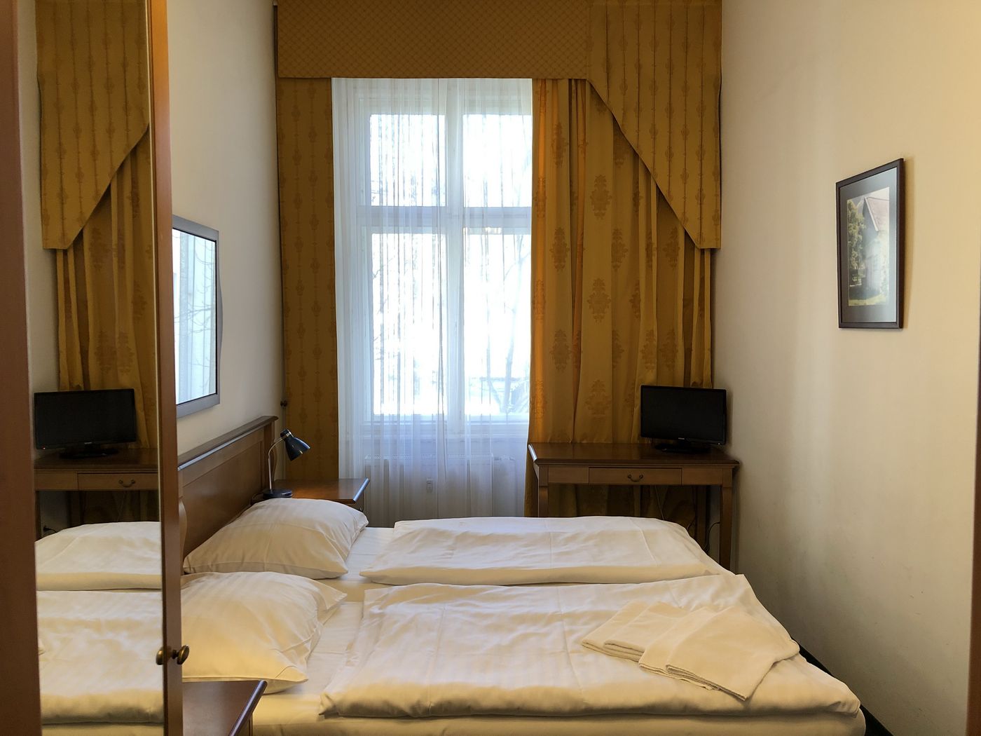 Brezina-Room-12
