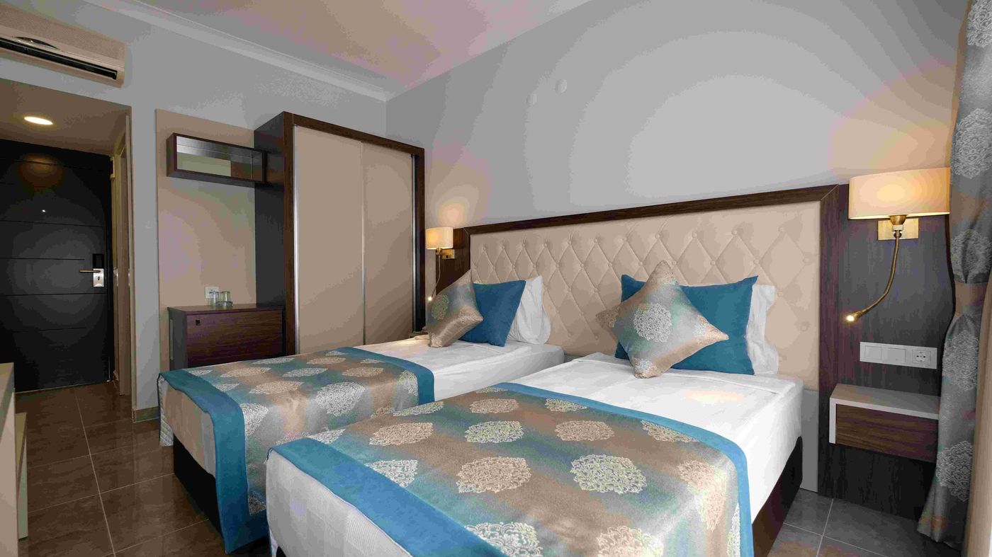 CLEOPATRA GOLDEN BEACH