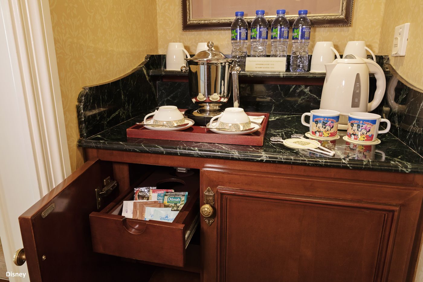 Hong-Kong-Disneyland-Hotel-Room-24