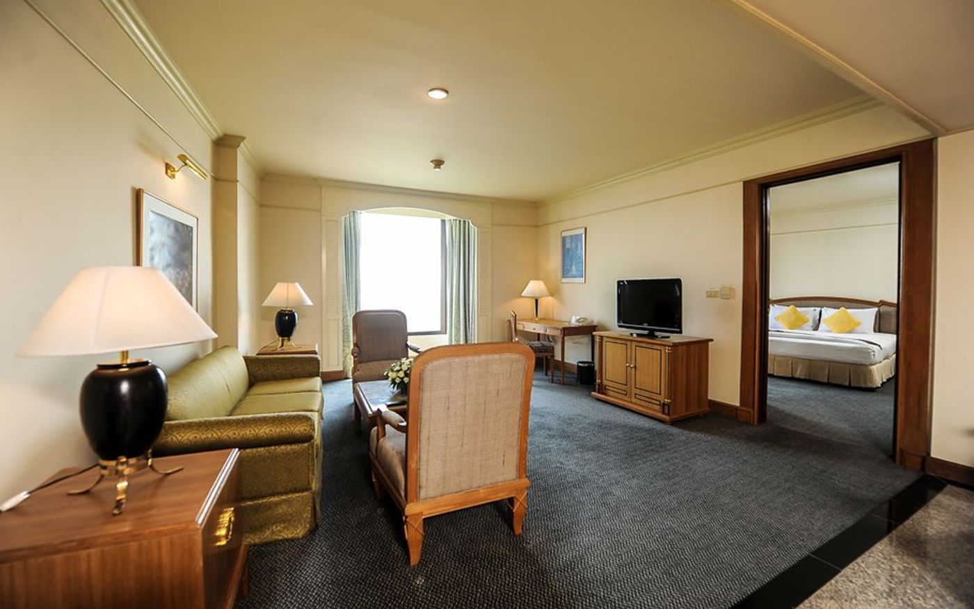 Montien-Riverside-Bangkok-Hotel-Room-11