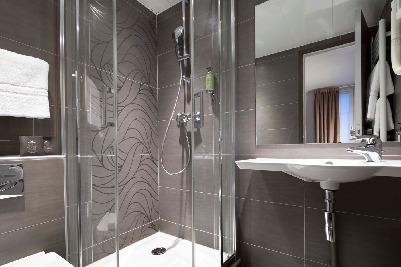 Eiffel-Saint-Charles-Room-31