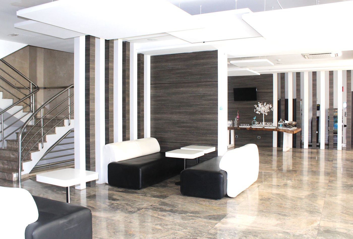 Flamingo-Beach-Resort---Adults-Recommended-Bar-50