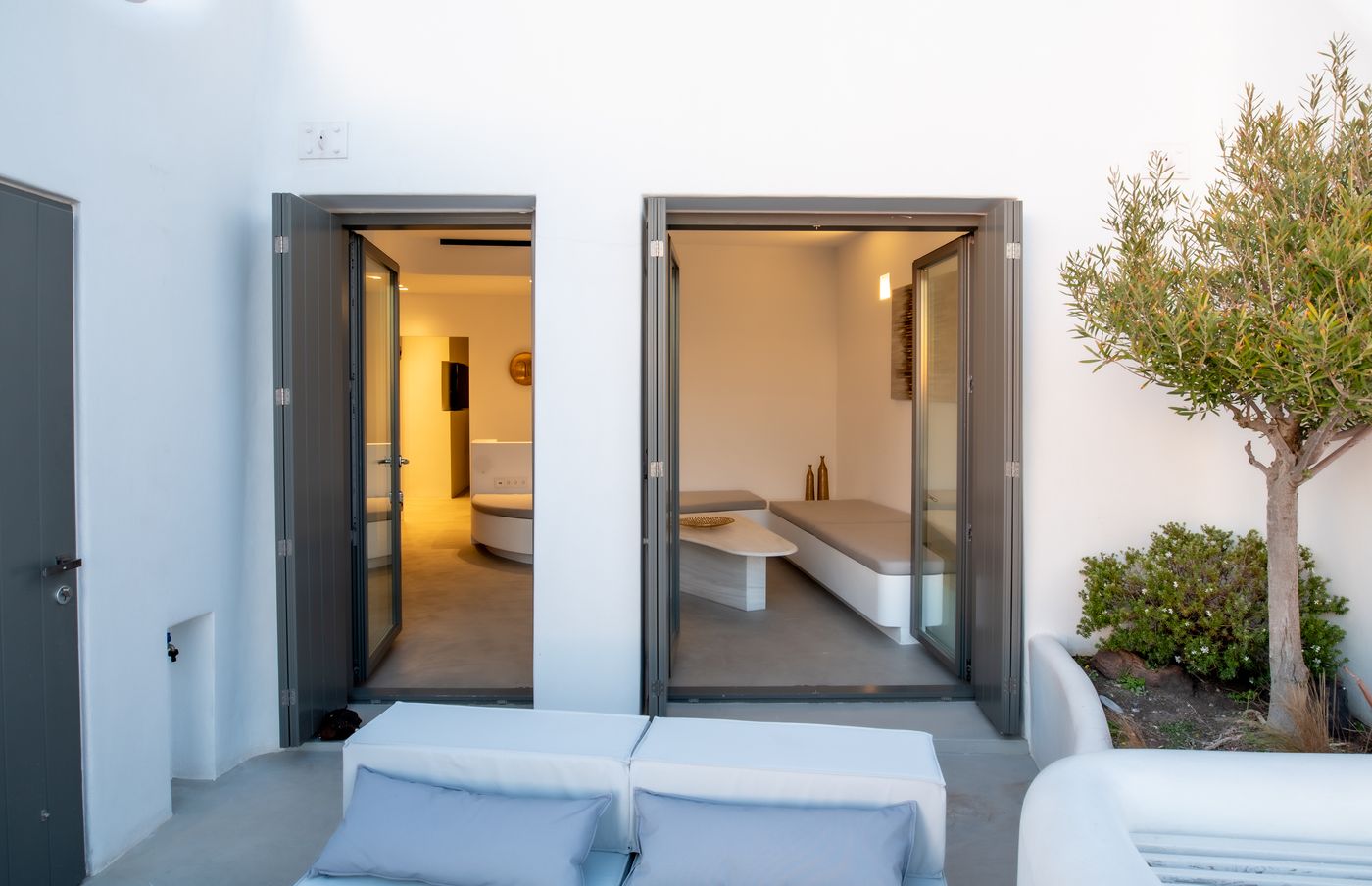 Heaven-s-Edge-Room-68