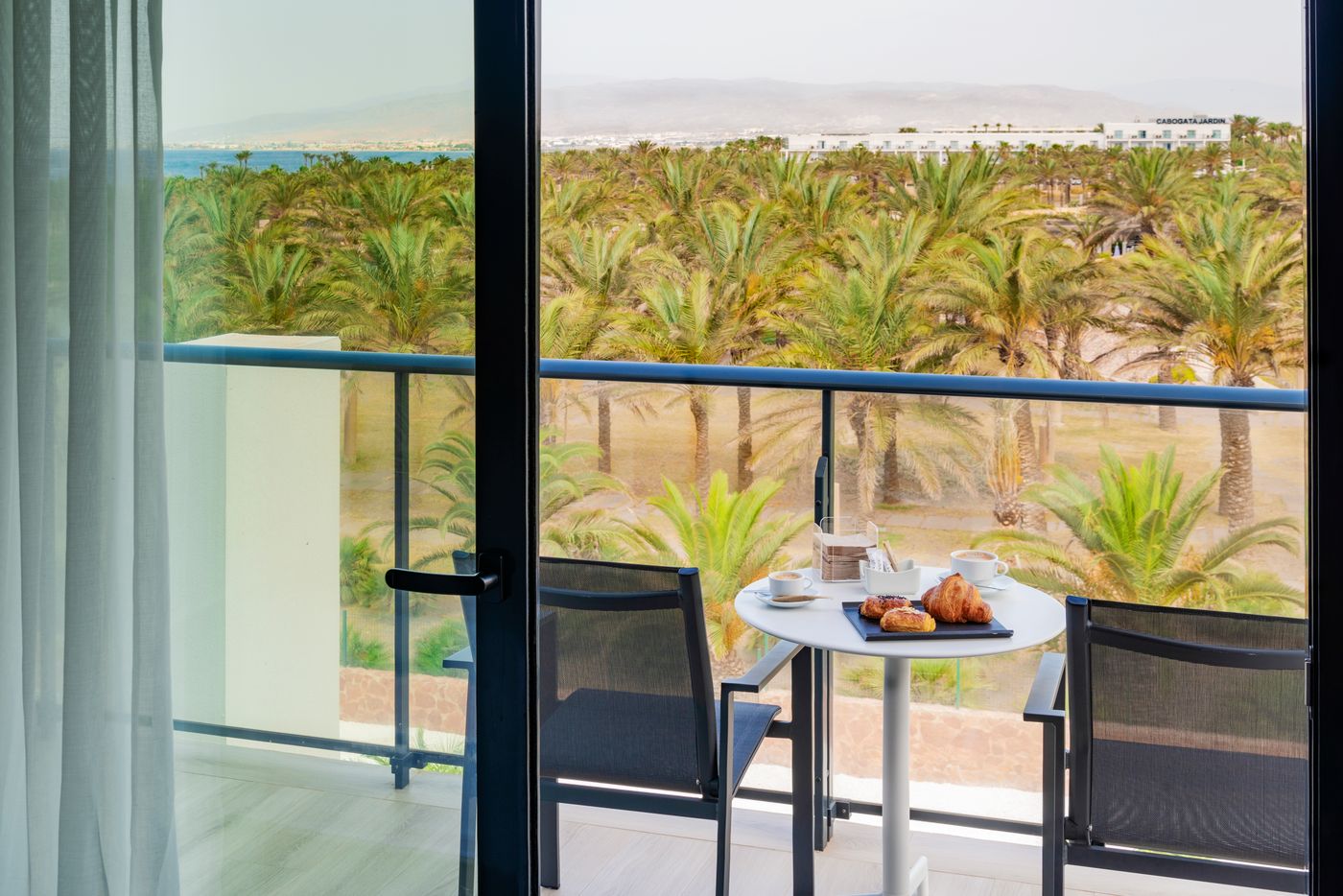 Cabogatamar-Garden-Room-45