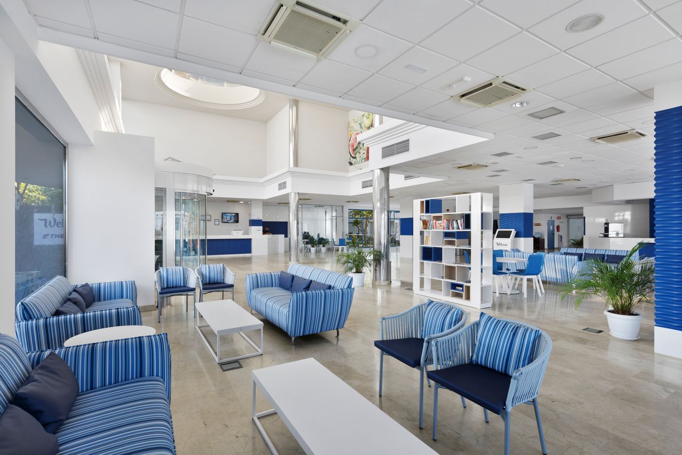 THB-Tropical-Island-Lobby-45