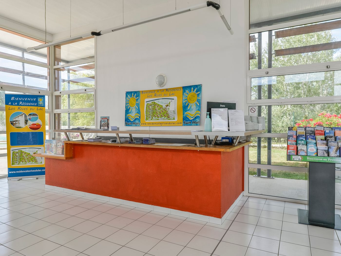 Residence Vacanceole Sun Hols Les rives du lac-France-ST SATURNIN LES AVIGNON-General view-7
