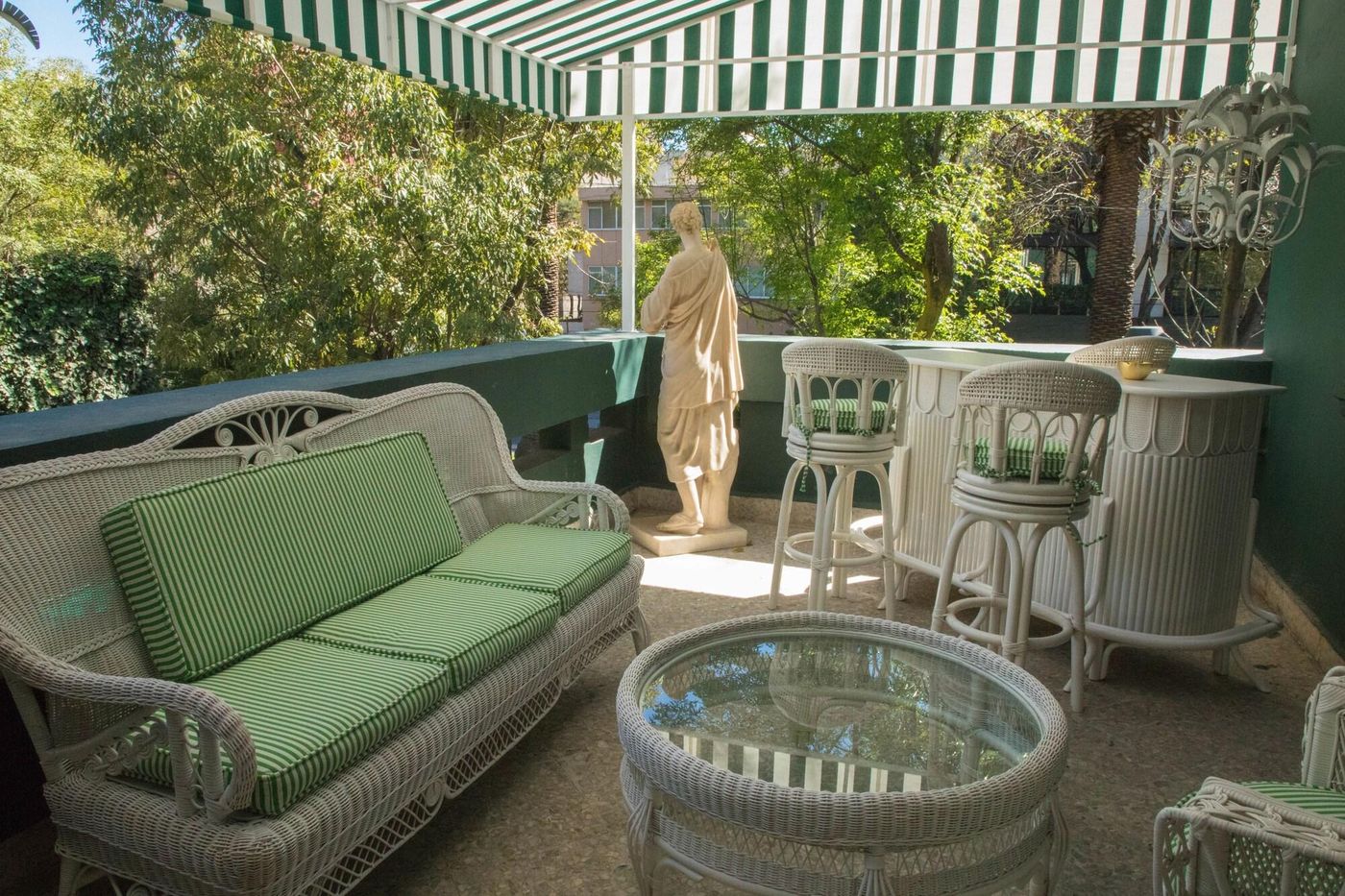 Pug Seal Anatole France-Mexico-MEXICO CITY-Lobby-7