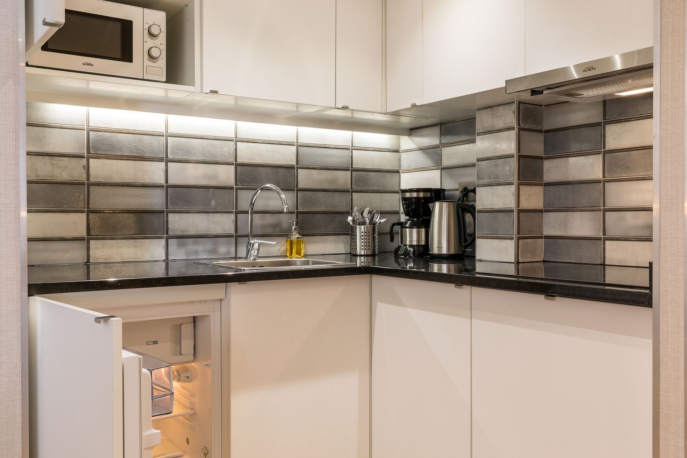 Cosy-s-Residence-Cadet-Room-10