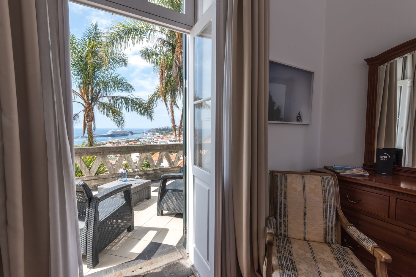 Arts-In-Hotel-Conde-Carvalhal-Room-26