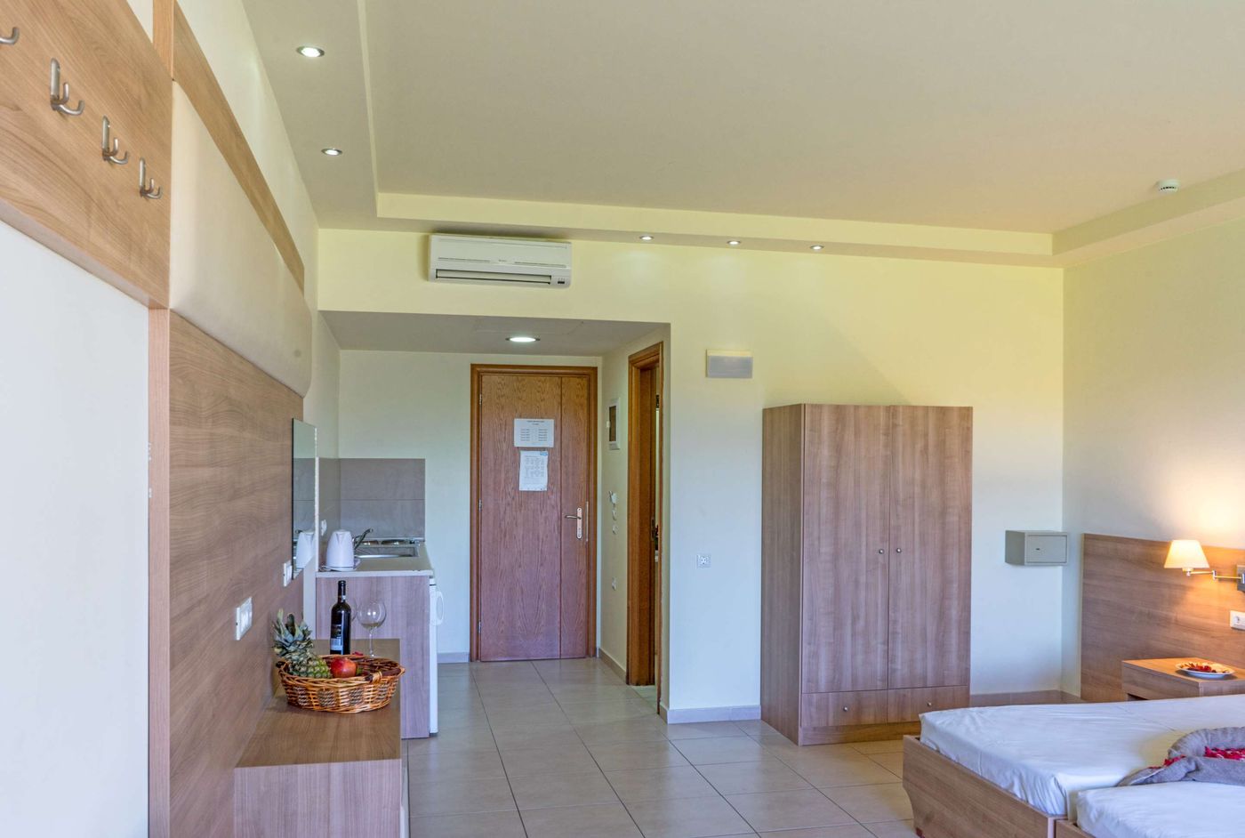 Stamos-Hotel-Room-37