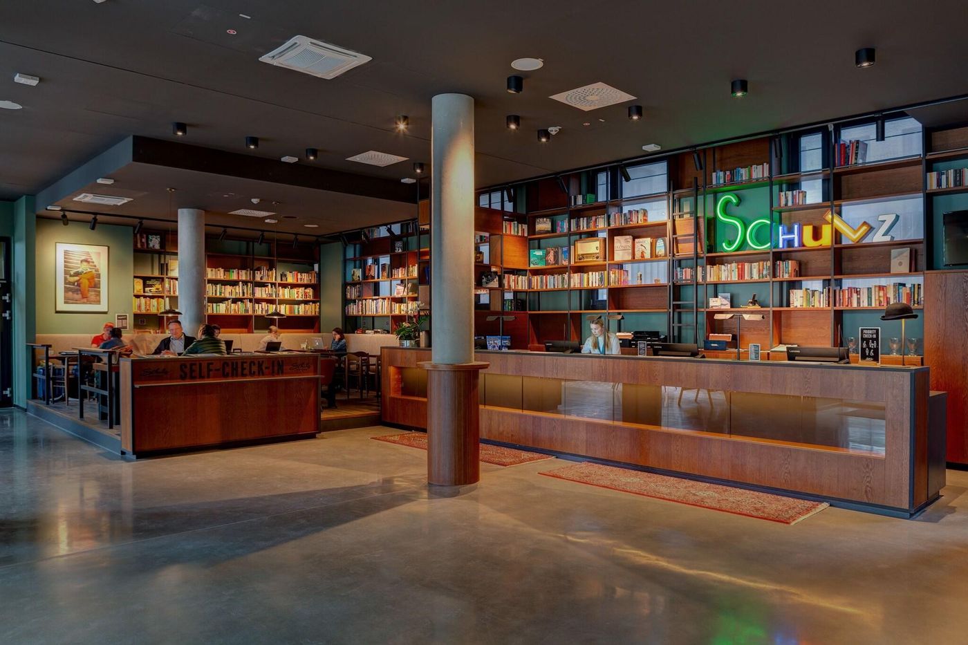 Schulz-Hotel-Berlin-Wall-At-The-East-Side-Gallery-Lobby-22