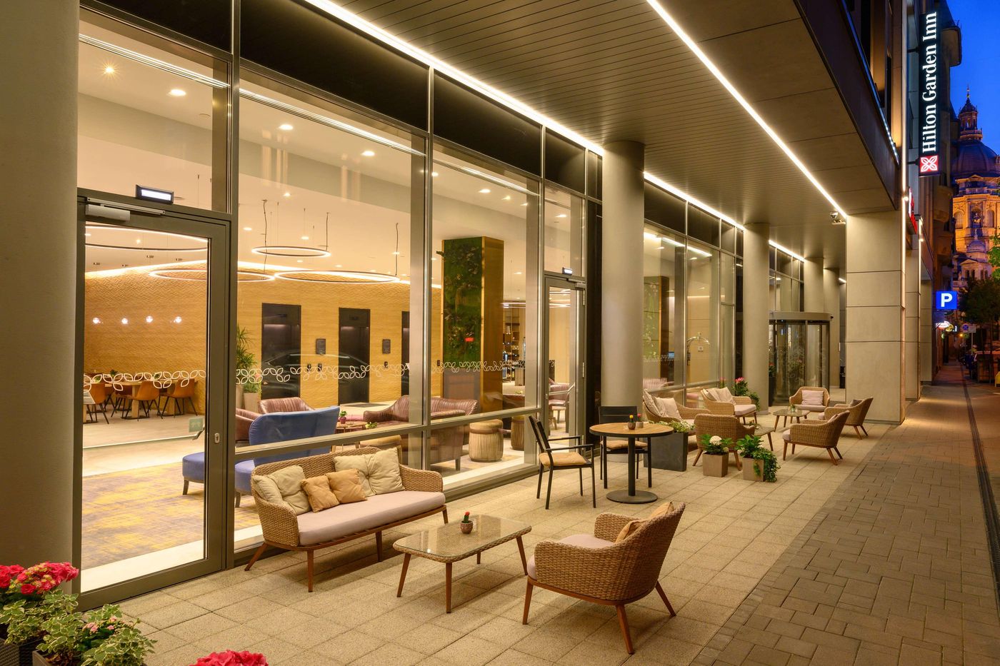 Hilton-Garden-Inn-Budapest-City-Centre-Restaurant-3