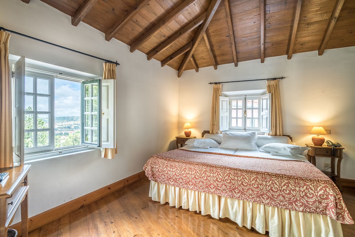 Lawrence-s-Hotel-Room-5