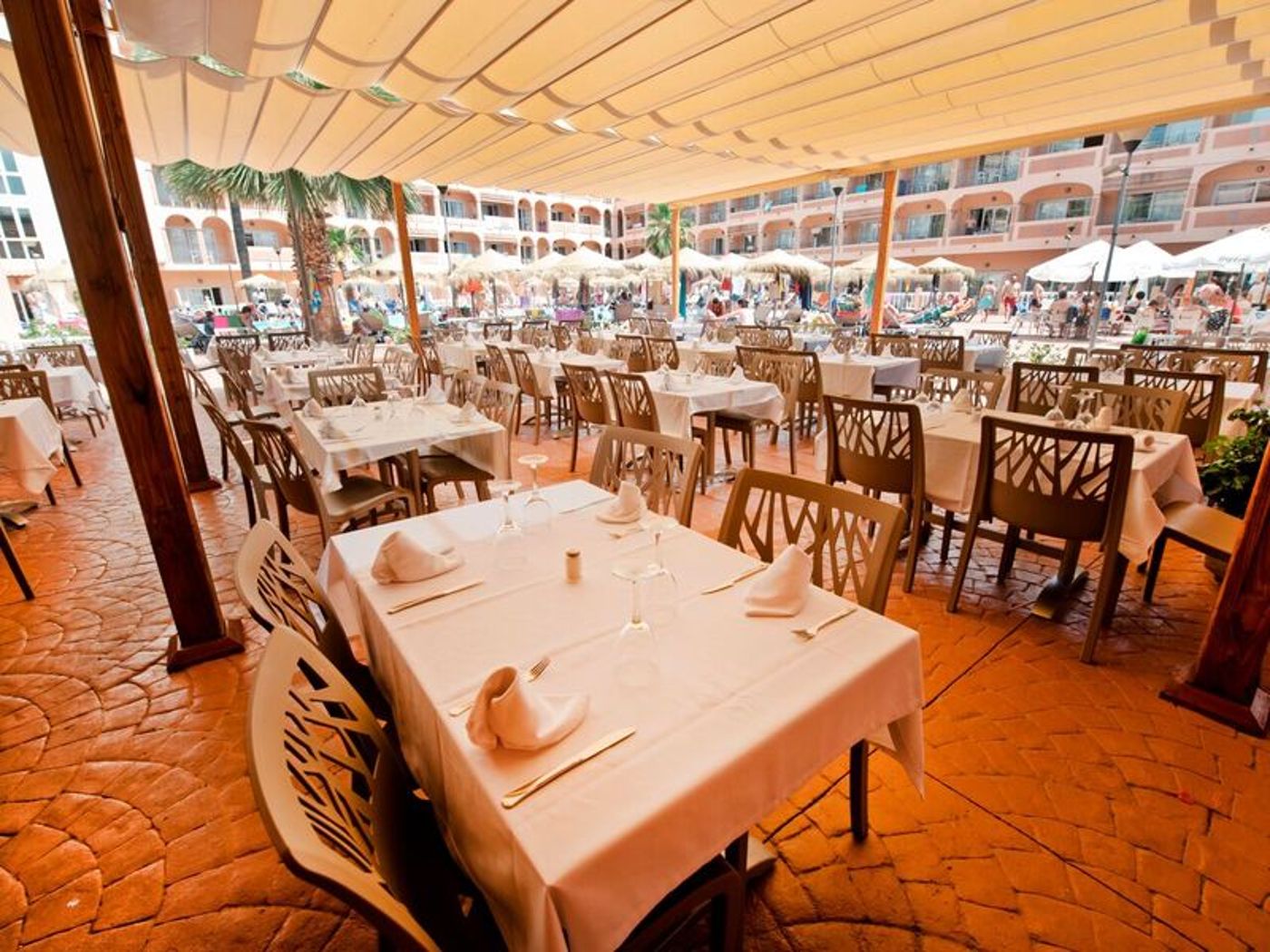 Bahia-Tropical-Restaurant-13