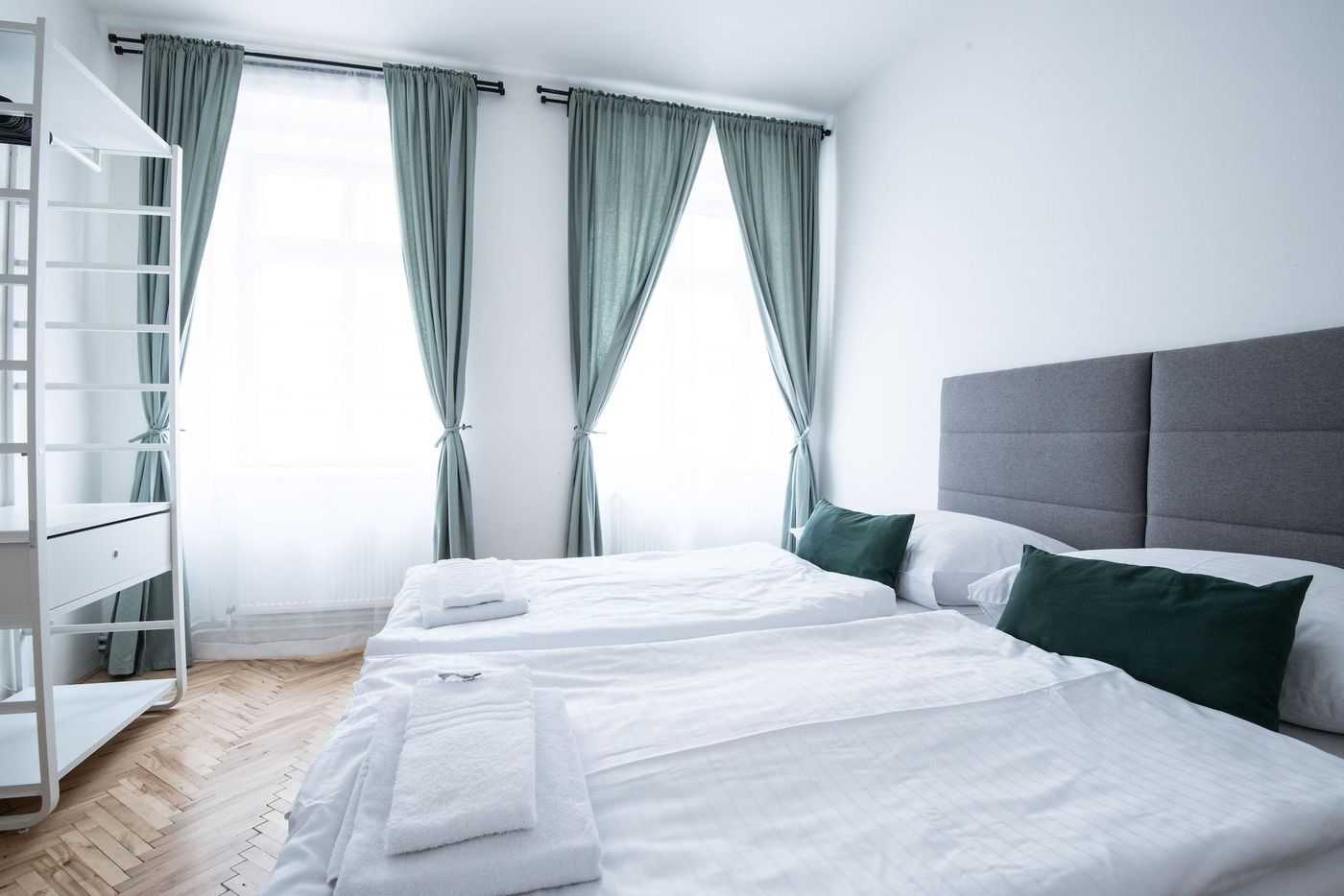 Boutique-Apartments-White-Swan-Room-47