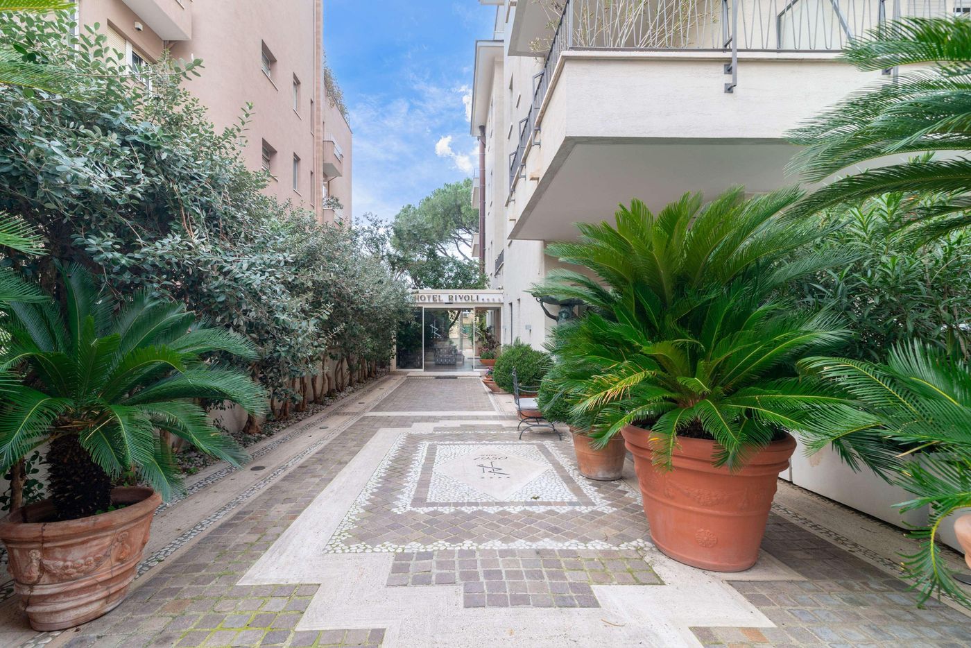 BEST-WESTERN-Hotel-Rivoli-General-view-6