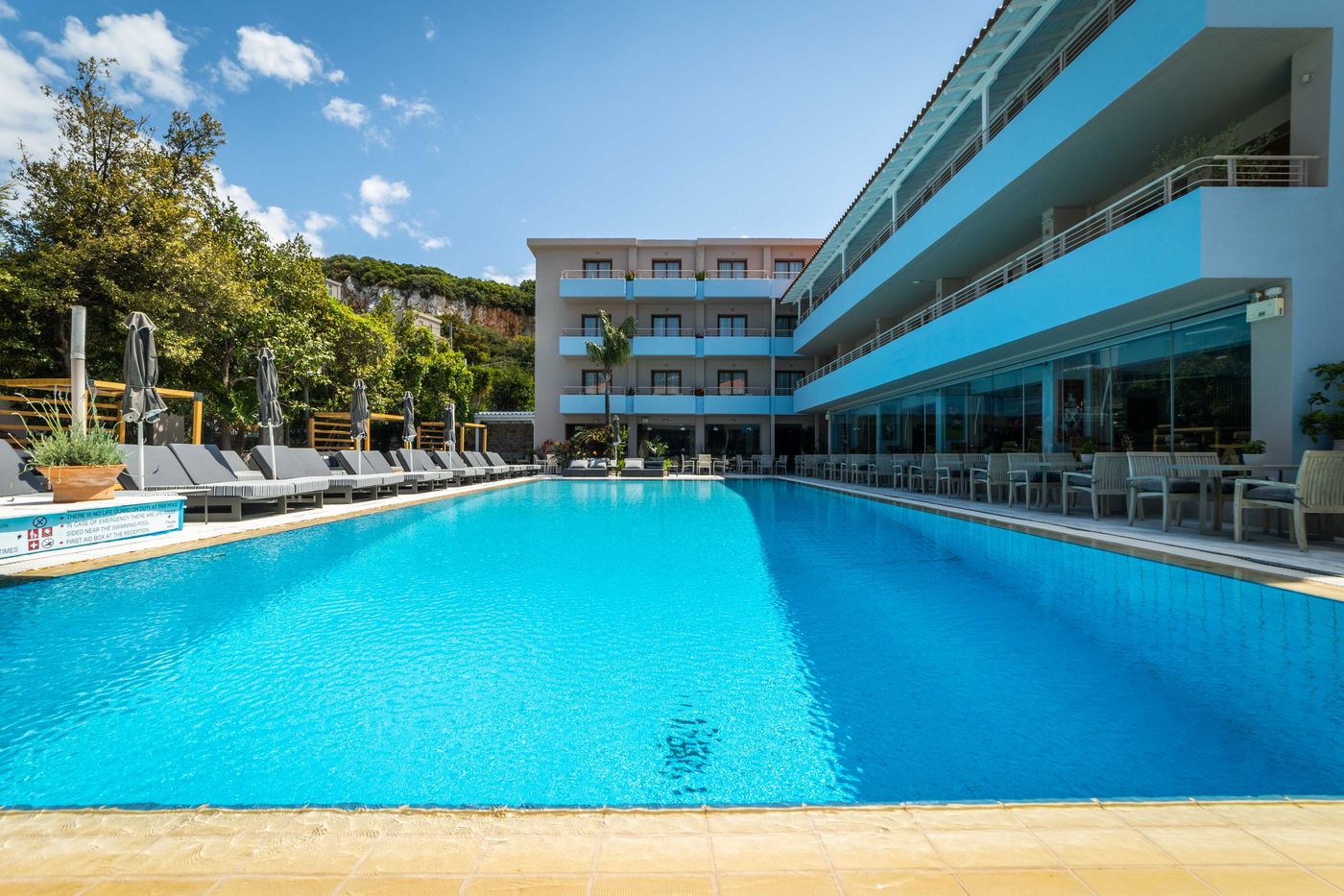 La-Piscine-Art-Hotel---Adult-Only-Pool-1