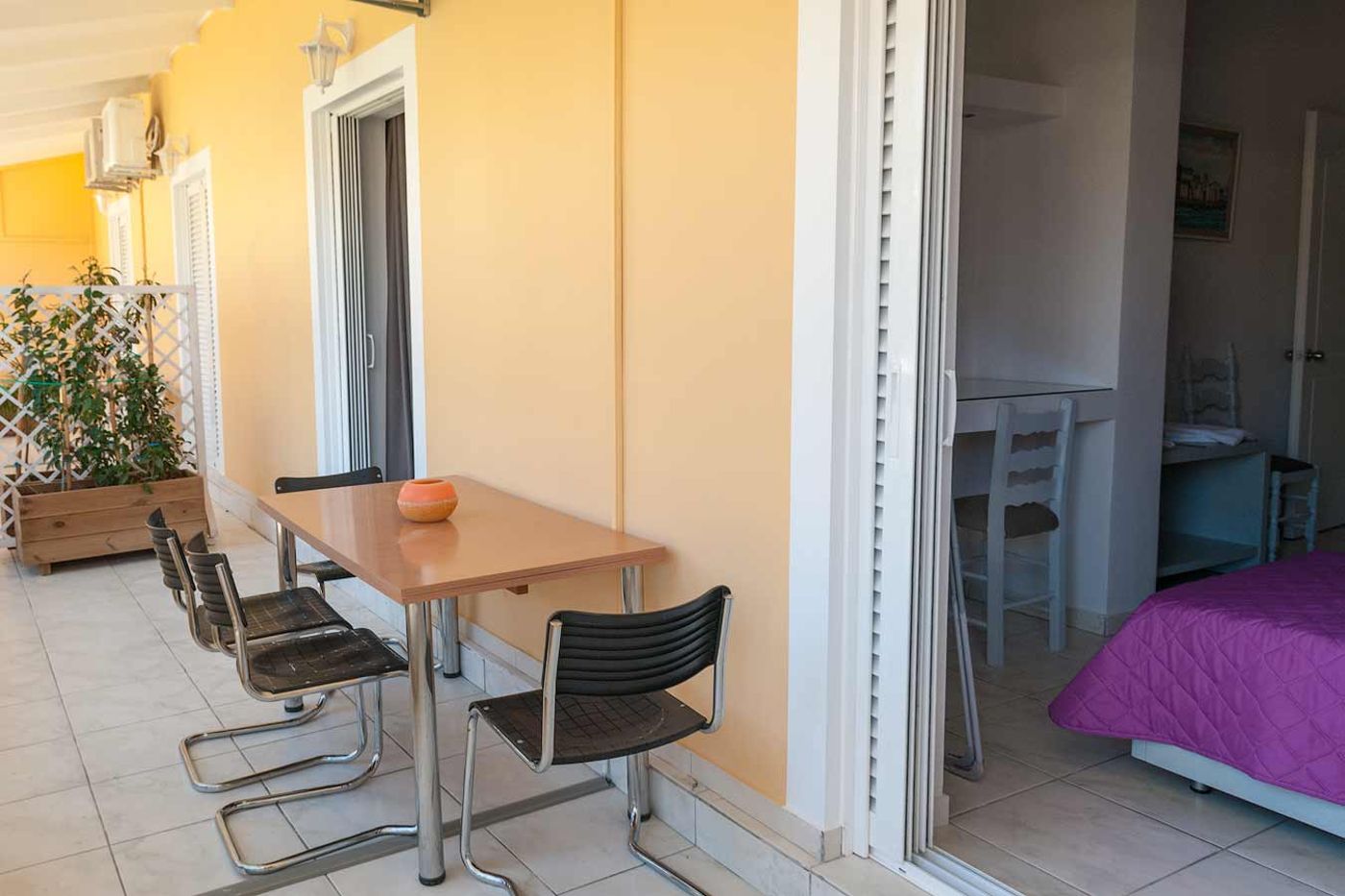 Tom-and-John-s-Apartments-Room-14