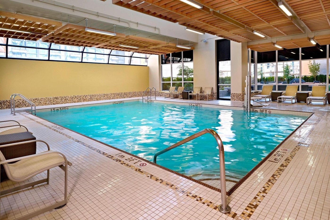 Residence-Inn-By-Marriott-Vancouver-Downtown-Pool-32
