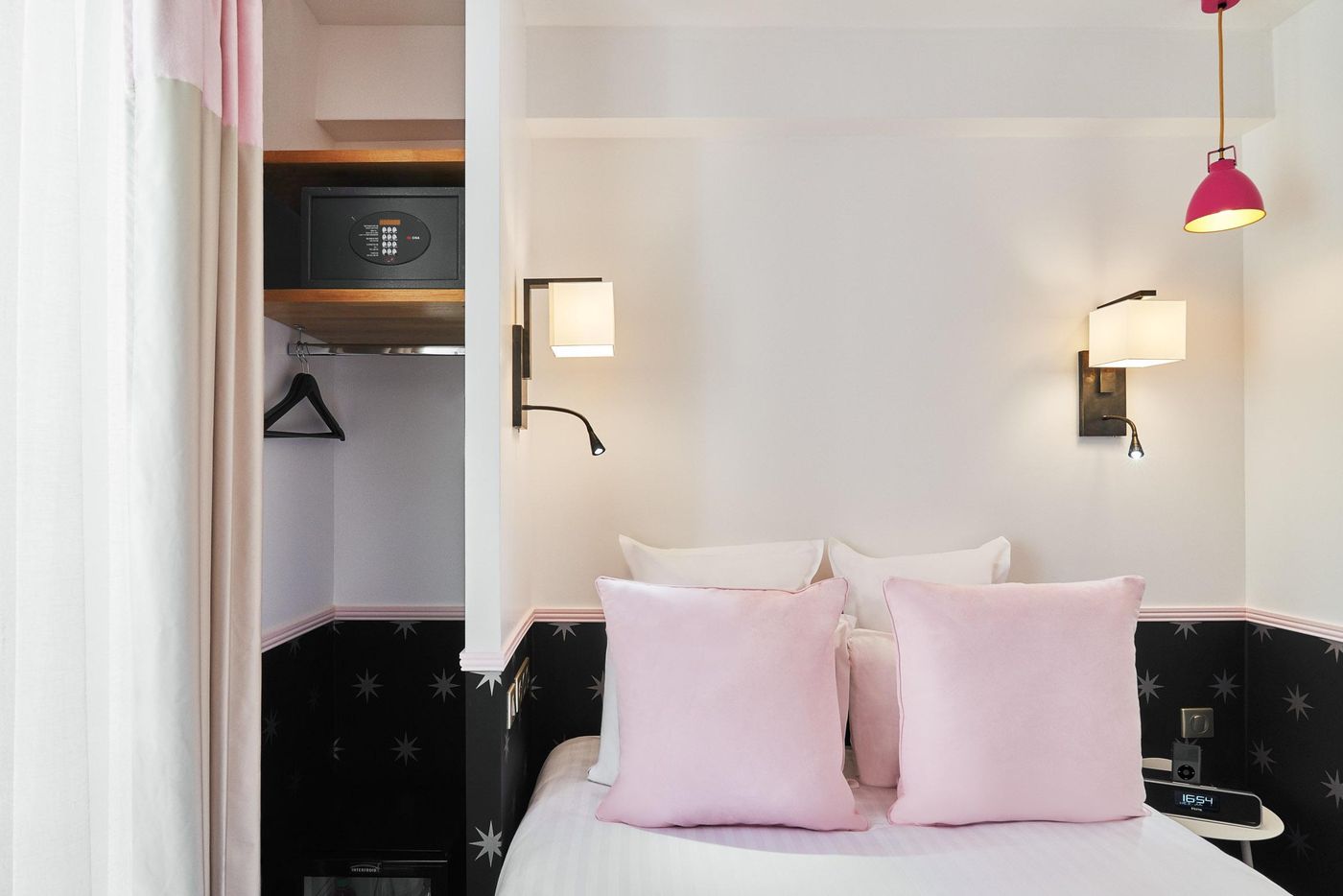 Augustin-Astotel-Room-34