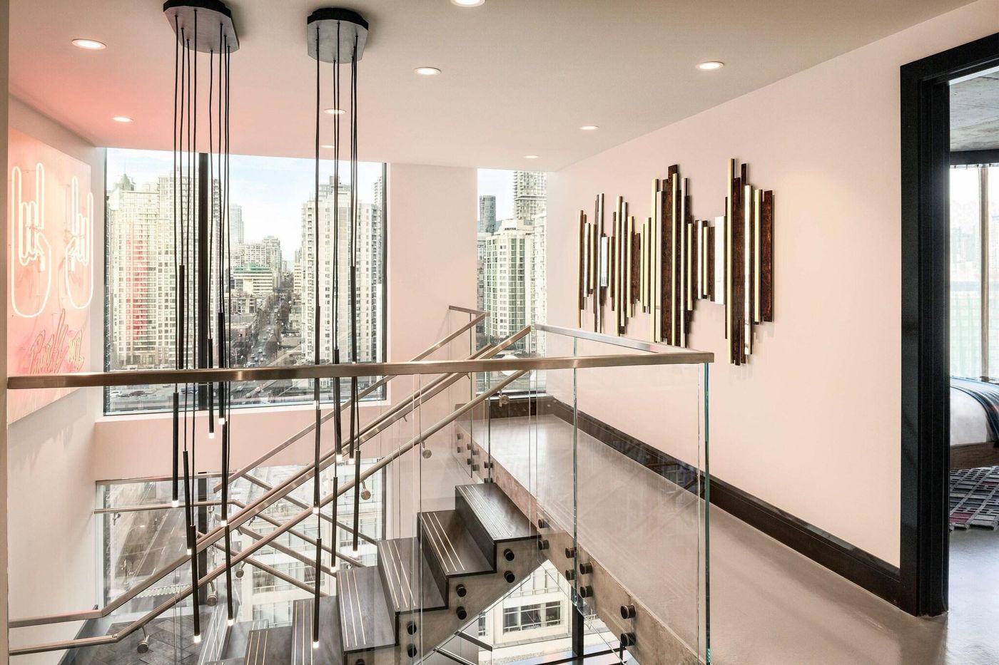 the-DOUGLAS--Autograph-Collection-Room-22