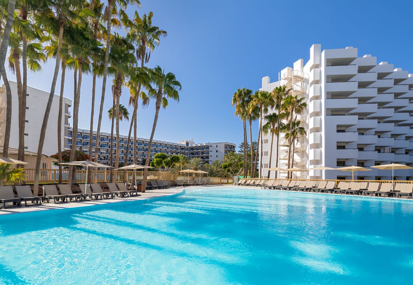 Barcelo-Margaritas-Royal-Level-Pool-2