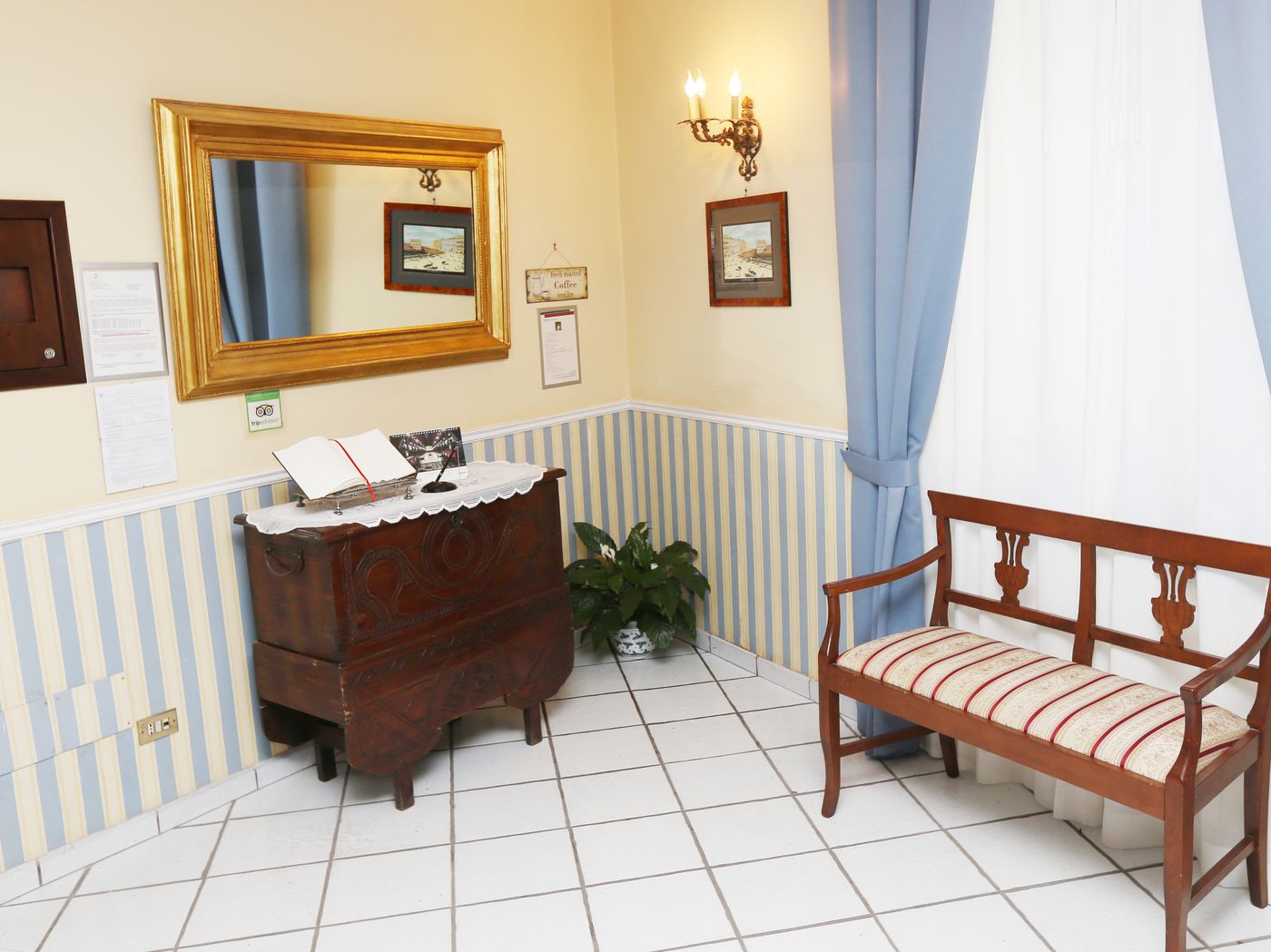 Santa Lucia 50 - Italy - NAPOLI - Lobby - 0