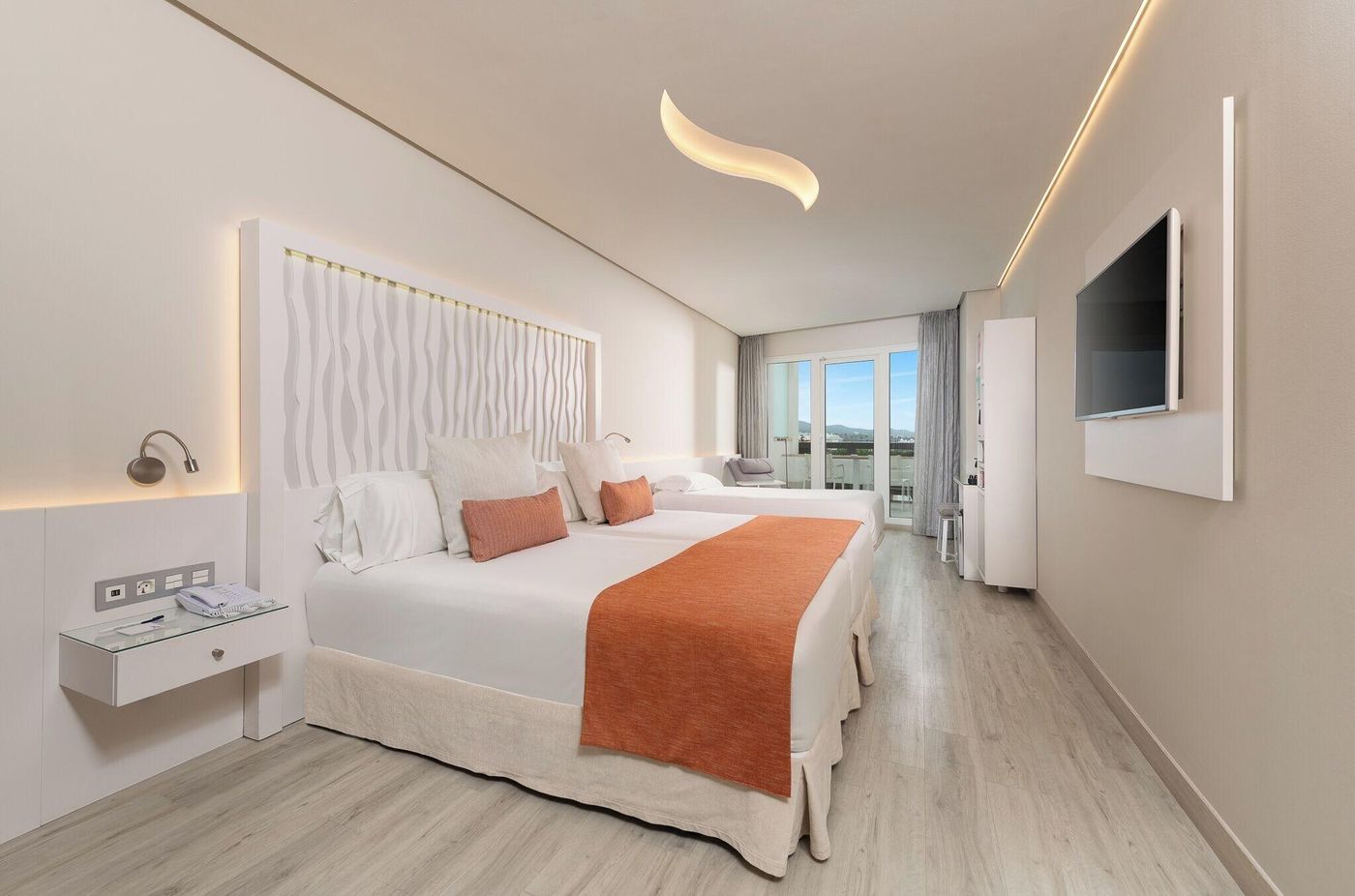 Am----re-Marbella-Beach-Hotel-Room-32