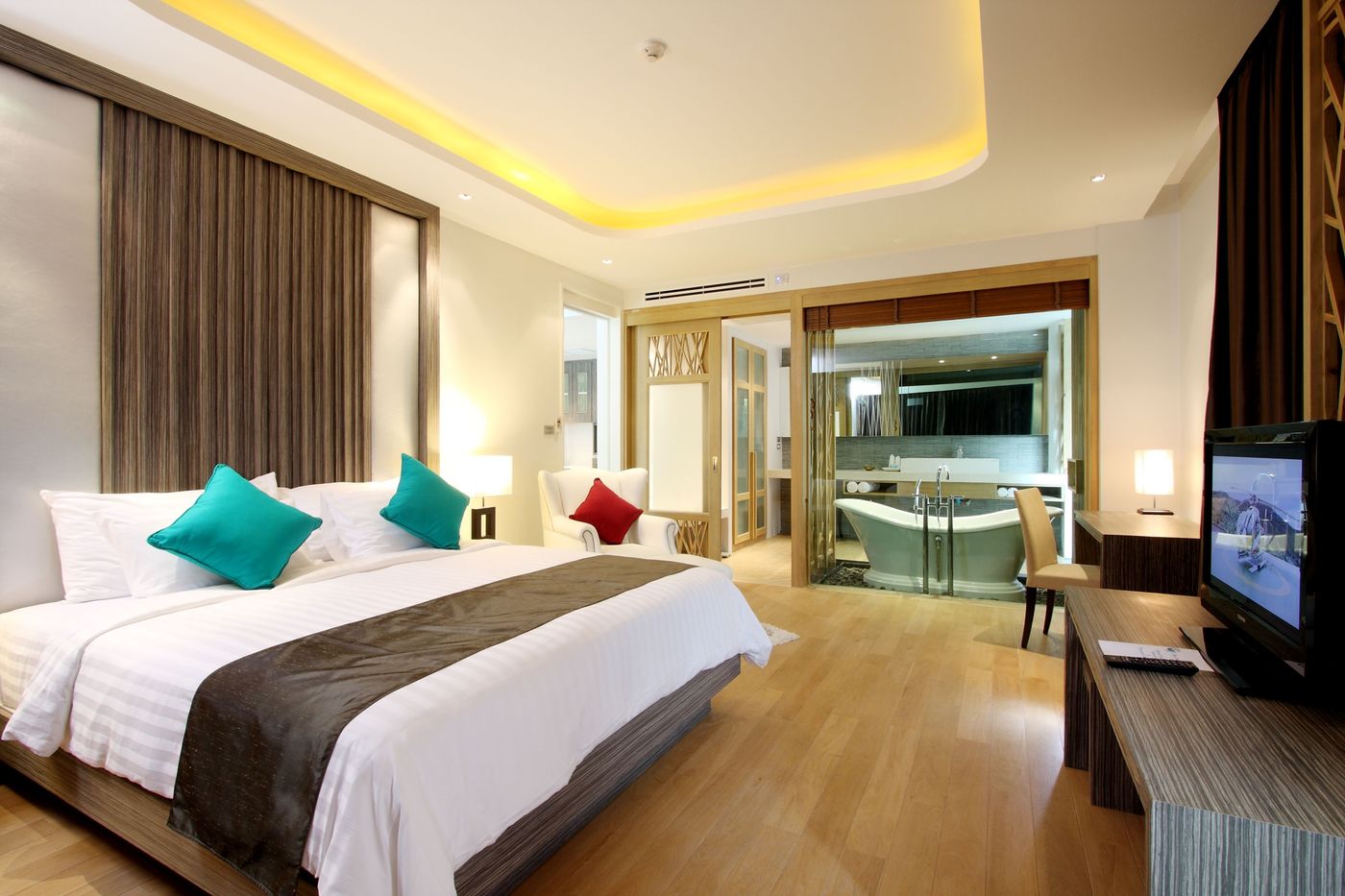 Wyndham-Sea-Pearl-Resort-Phuket-Room-20