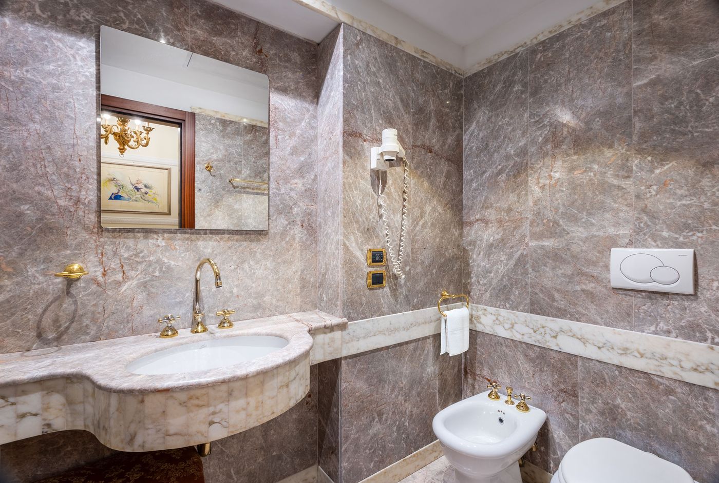 Des-Epoques-Hotel-Room-17