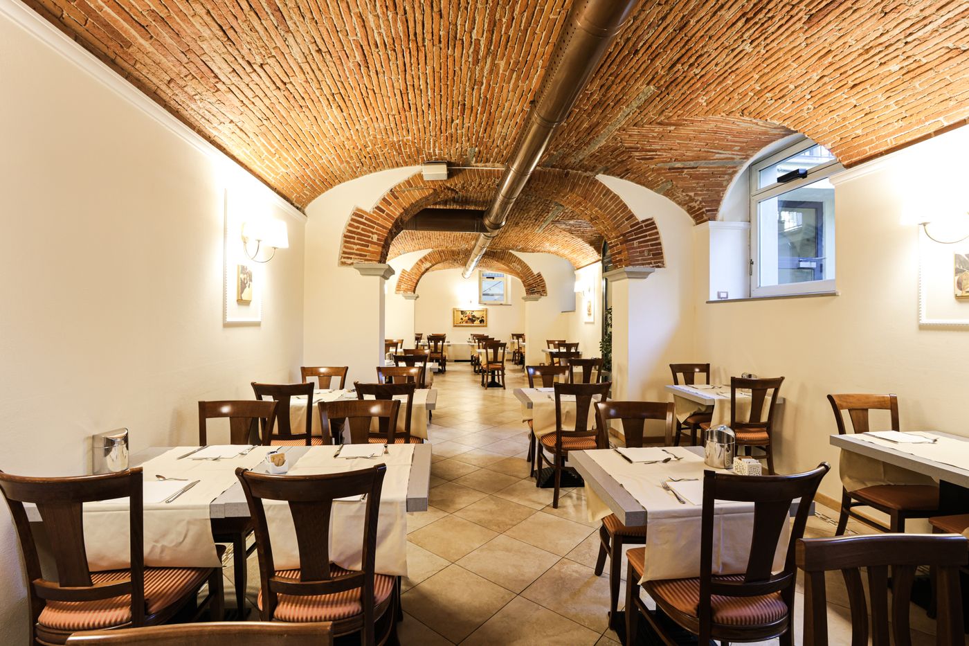 Embassy-Restaurant-51