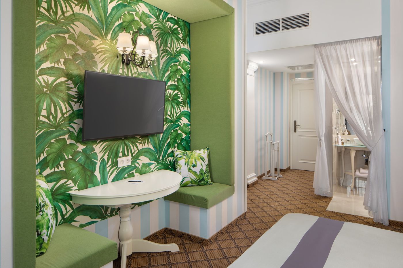 Mystery-Hotel-Budapest-Room-11