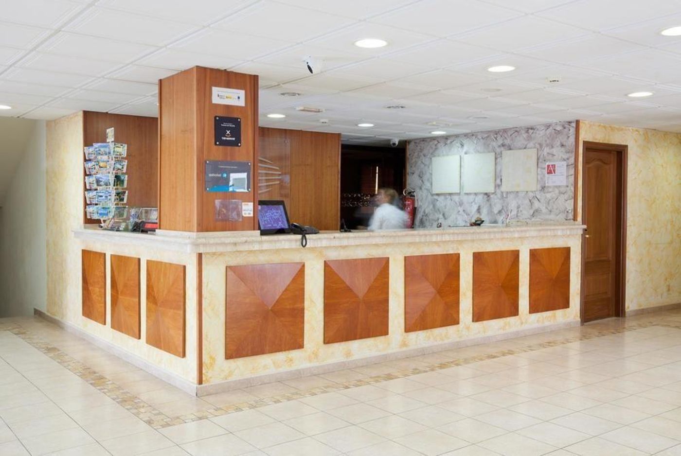 Andorra-Hotel-and-Apartments-Lobby-49