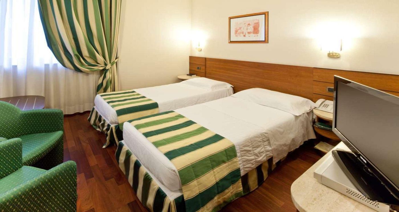 Hotel-Mirage--Sure-Hotel-Collection-by-Best-Wester-Room-26