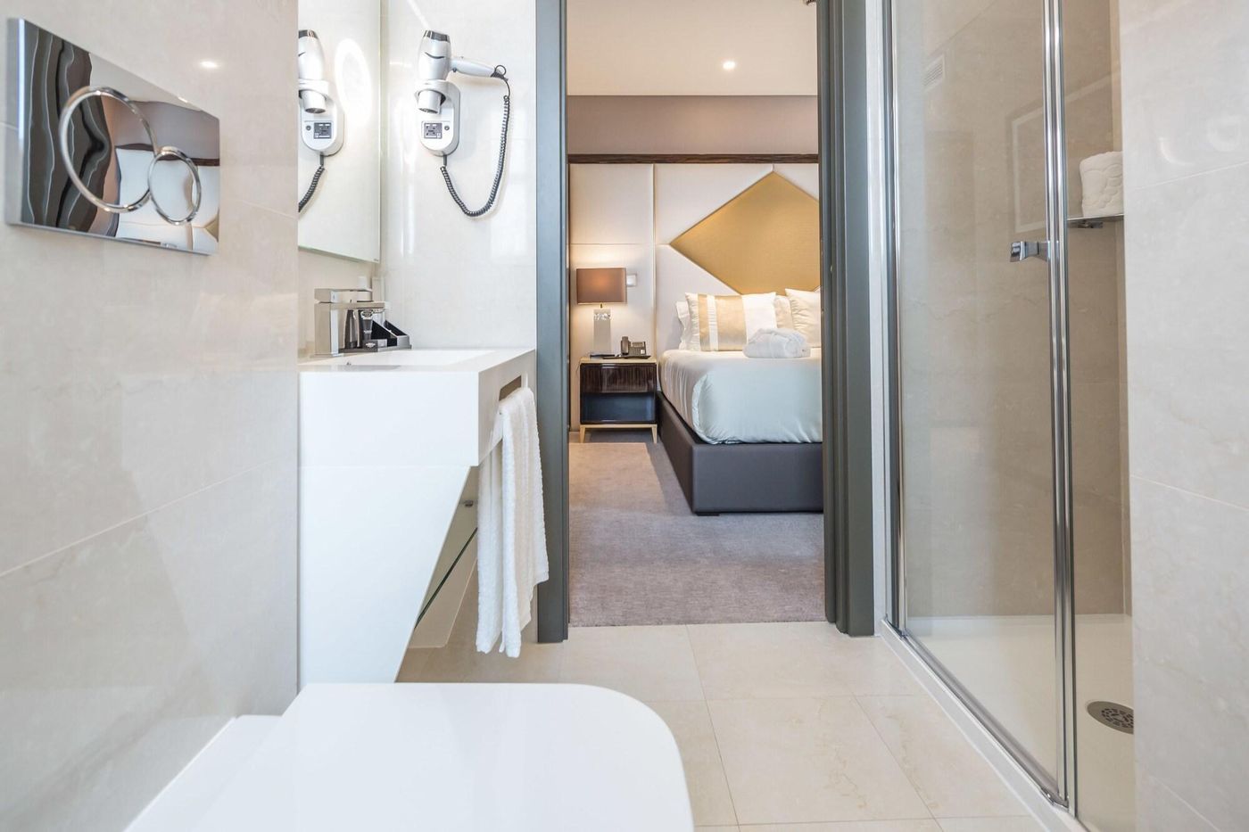 Meraprime-Gold-Design-Hotel-Room-33