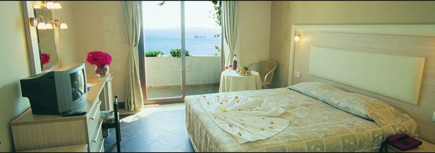 Club-Forever-Room-12